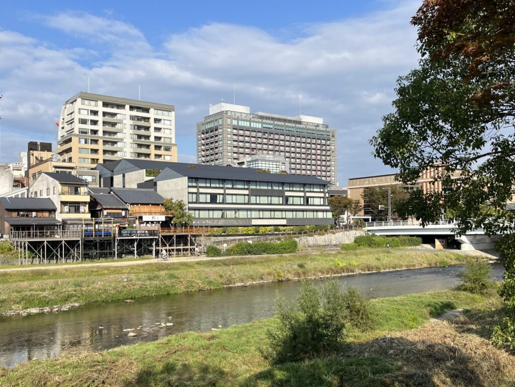 ソラリア西鉄ホテル京都プレミア三条鴨川の広々お部屋とビューバスの写真を紹介！気になる口コミも